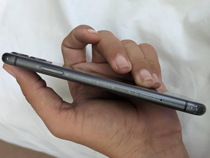 Apple iPhone 11 3