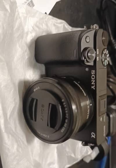 Sony A6400 with kit lens 16mm-50mm