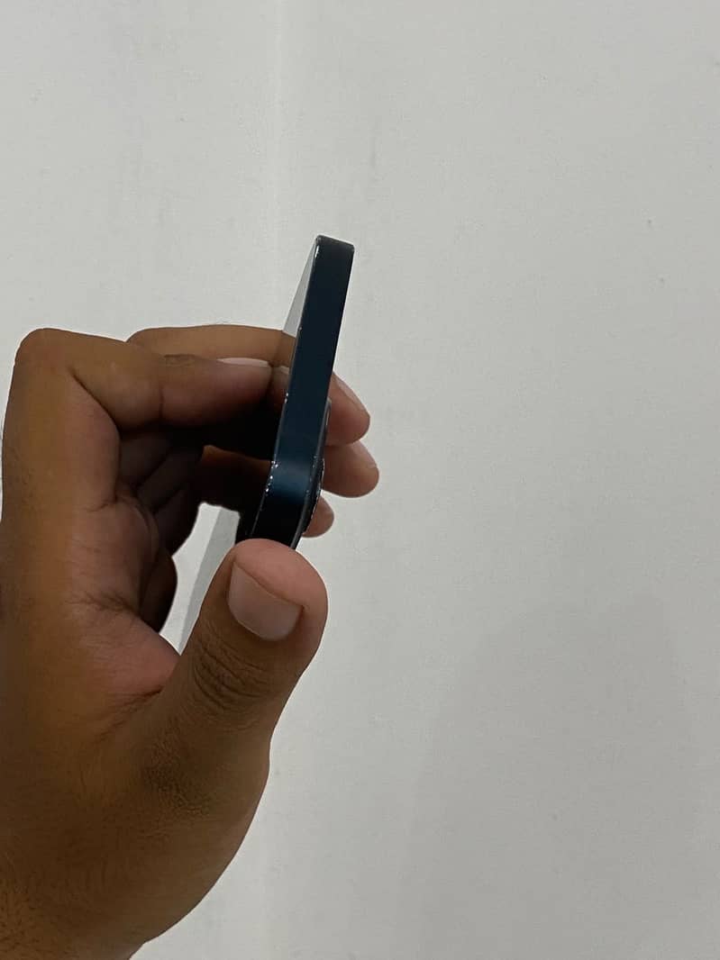 Apple iPhone 13 4