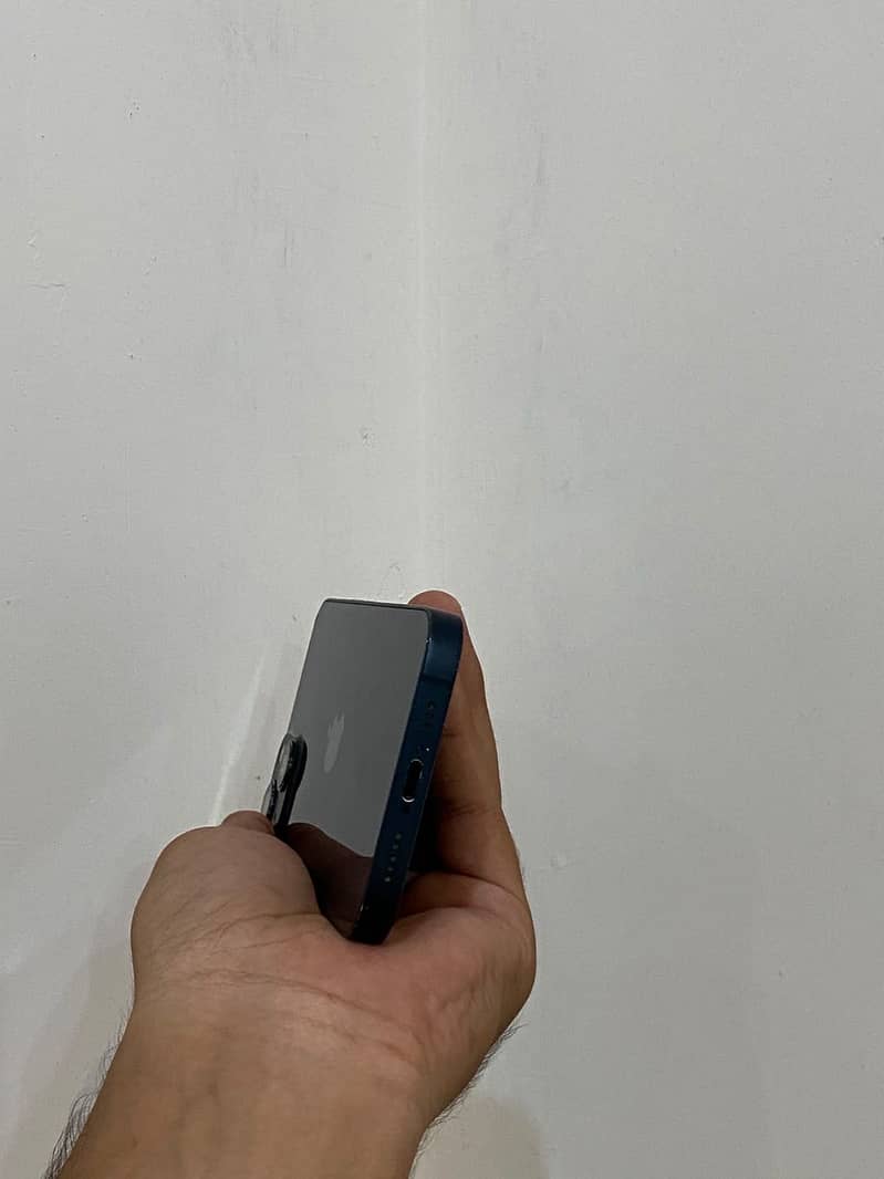 Apple iPhone 13 5