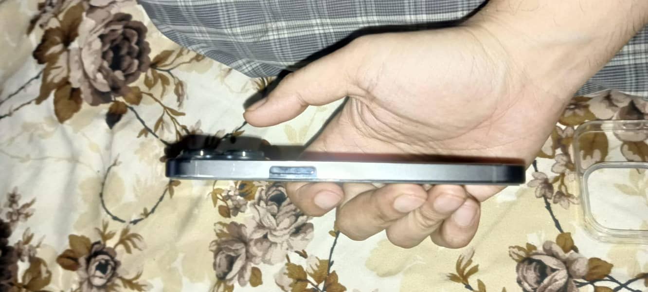 Apple iPhone 13 Pro 2
