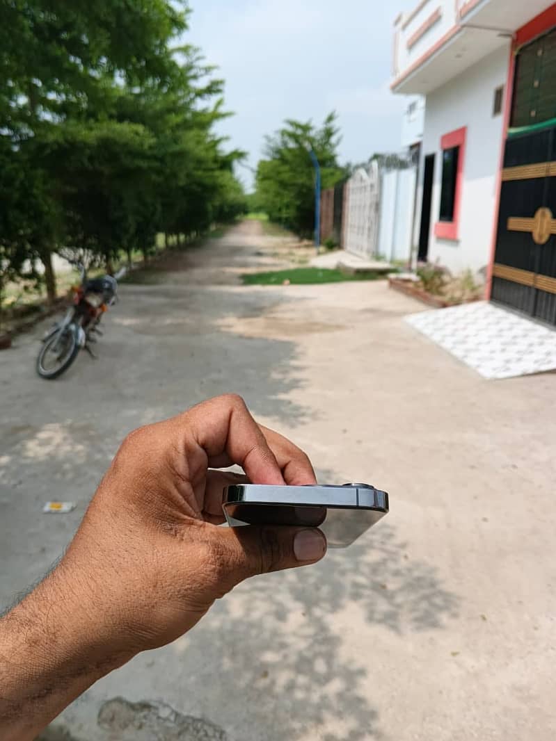 Apple iPhone 13 Pro 2