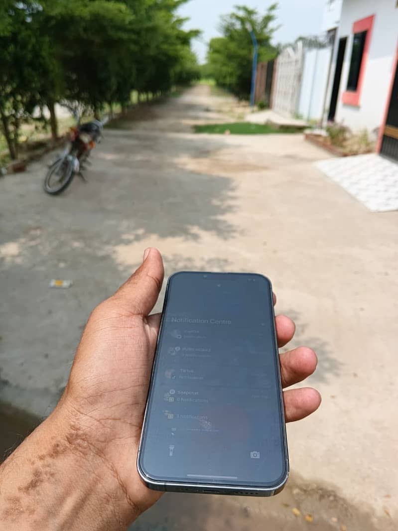 Apple iPhone 13 Pro 3