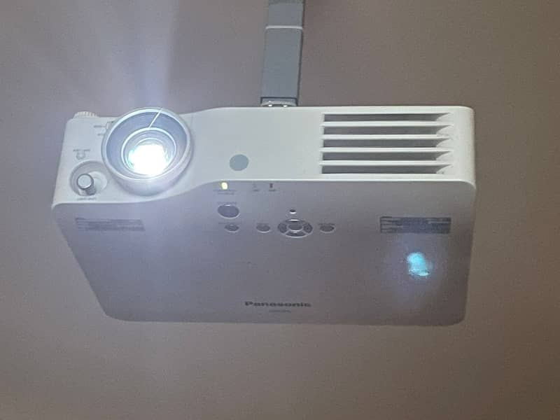 Projector PT-AX100e 0