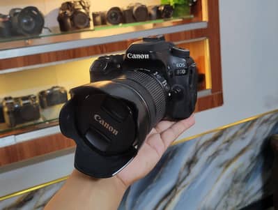 dslr Canon 80d (Canon 18-135mm is stm) (10/10++)