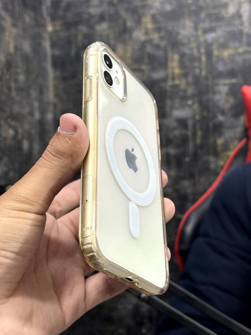 Apple iPhone 11 4