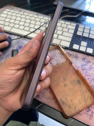 Vivo y27 8Gb/128Gb   with genuine charger and box
