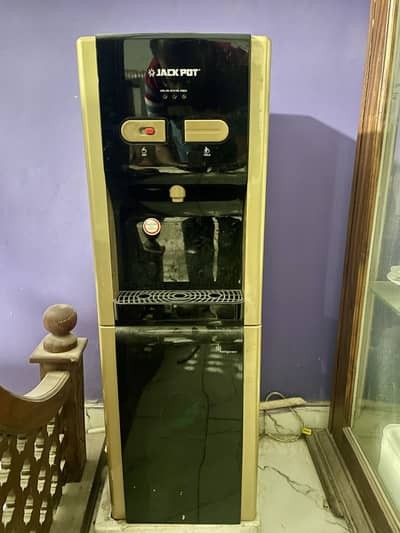 Jackpot water dispenser in excellent condition