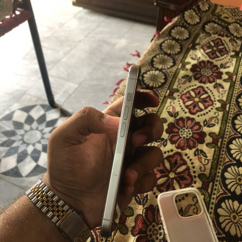 Apple iPhone 15 Pro 0
