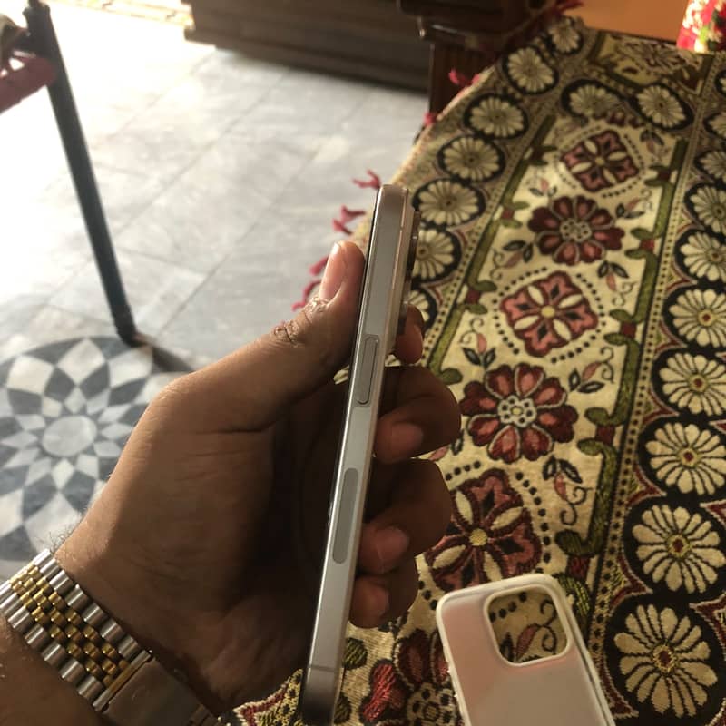 Apple iPhone 15 Pro 1