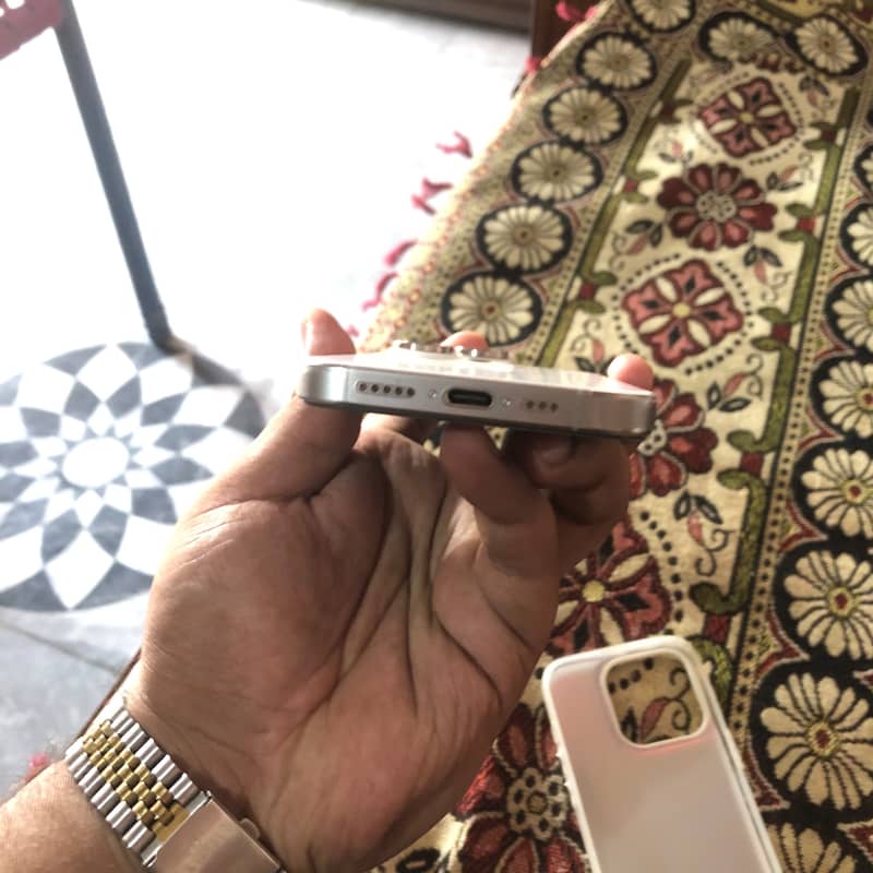 Apple iPhone 15 Pro 2