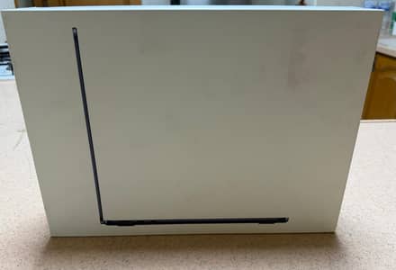 Apple MacBook Air 13-inch with M5 Chip, 1TB/16GB (Midnight)