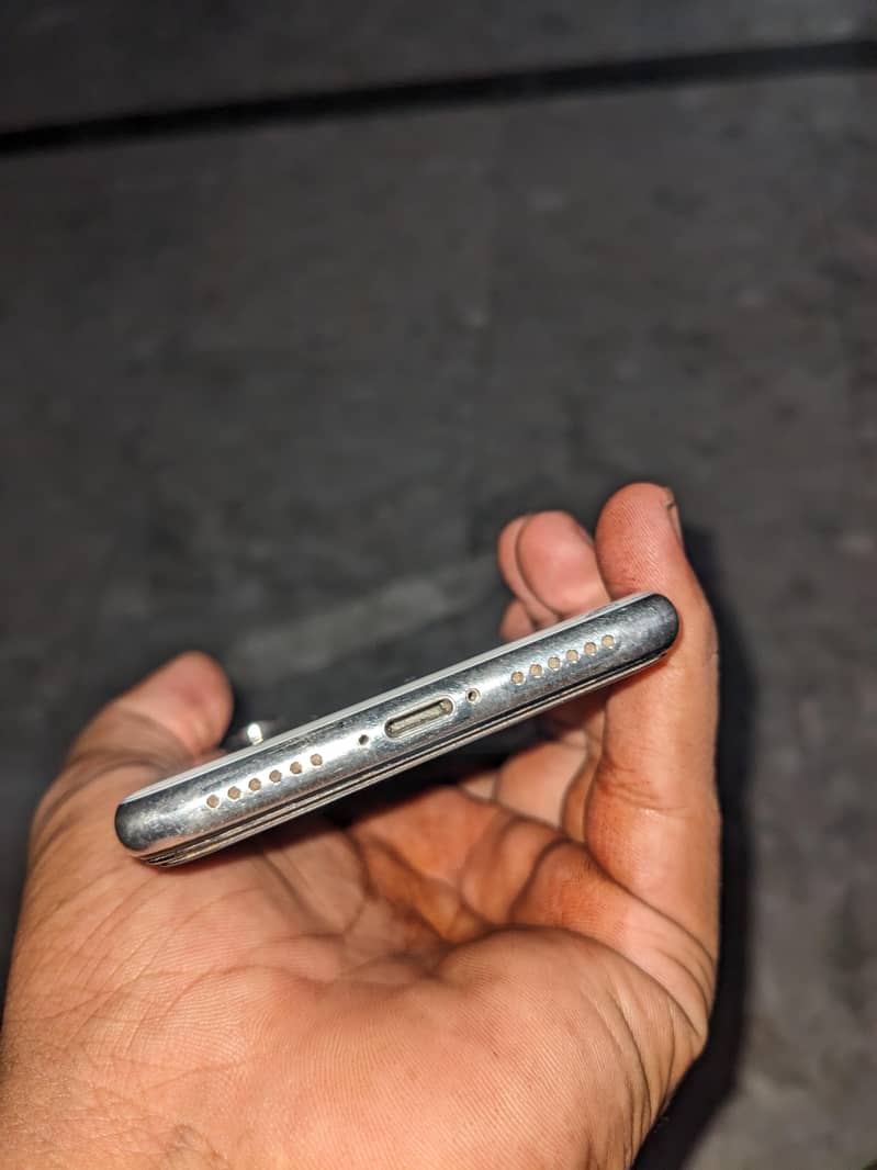 Apple iPhone X 3
