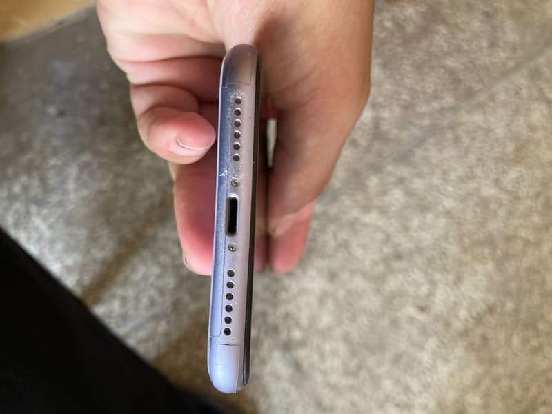 Apple iPhone 11 0