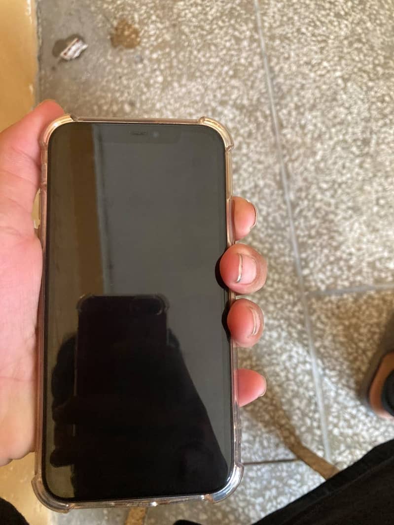 Apple iPhone 11 4