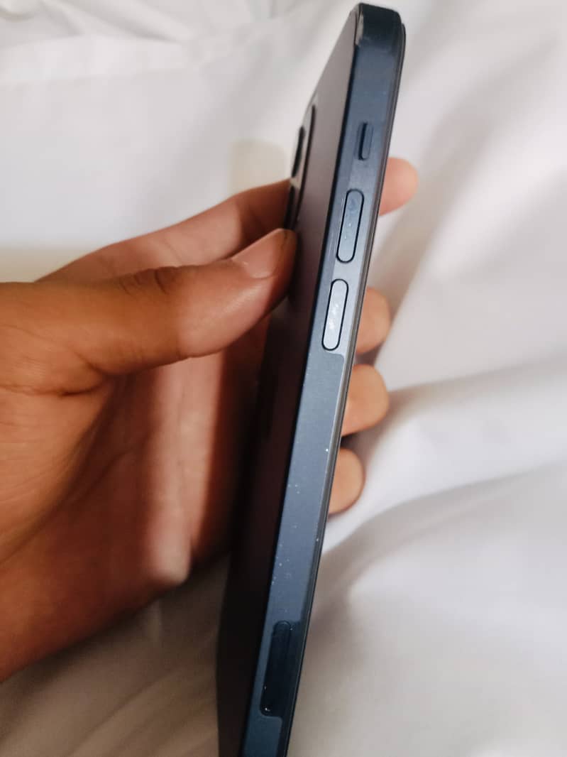 Apple iPhone 12 4