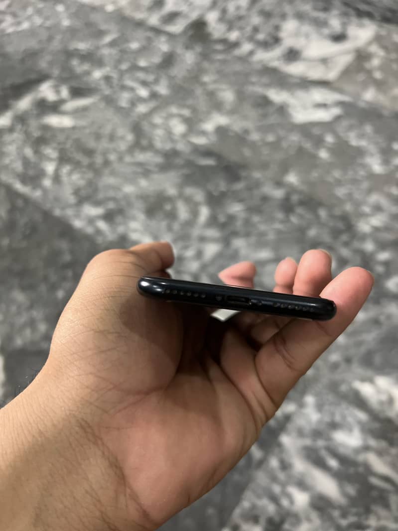 Apple iPhone SE 3rd generation 4
