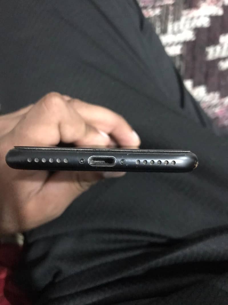 Apple iPhone 7 2