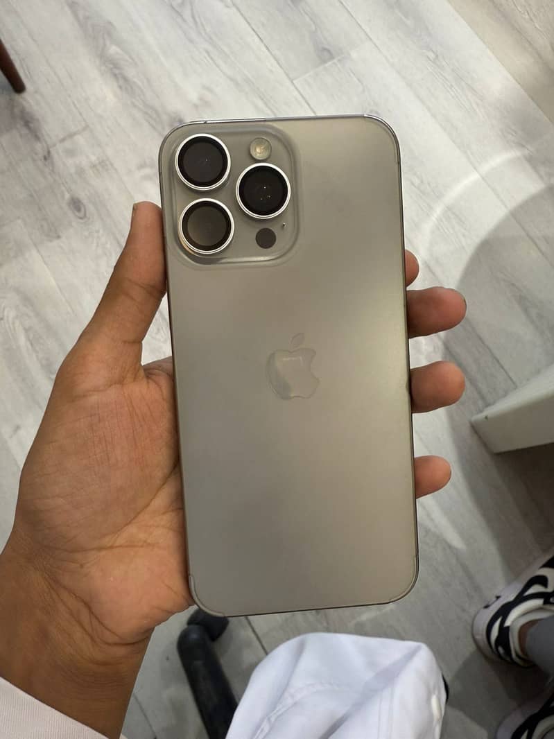 Apple iPhone 15 Pro Max 6