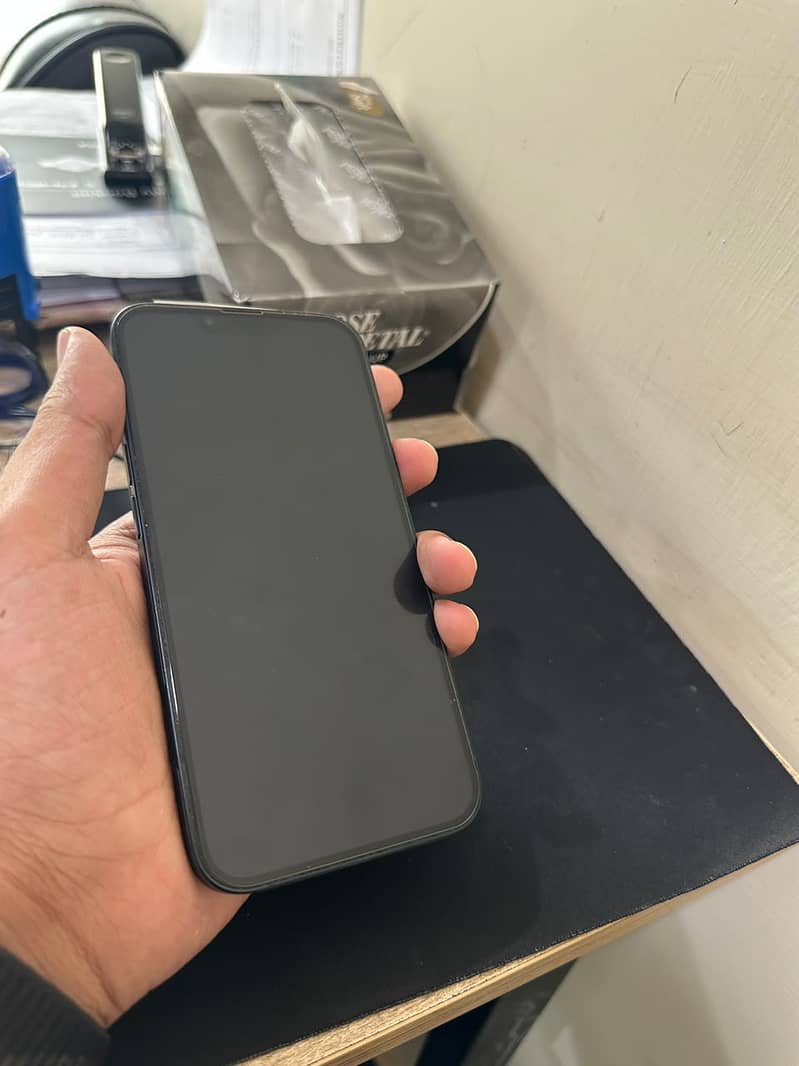 Apple iPhone 13 2