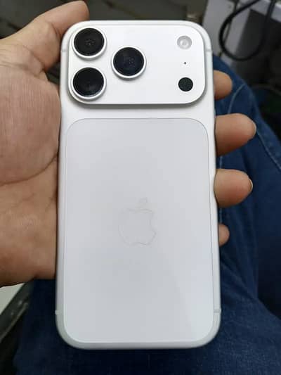 03060568807 17 Pro PTA Approved | White | 10/10 | Box & Original Cable