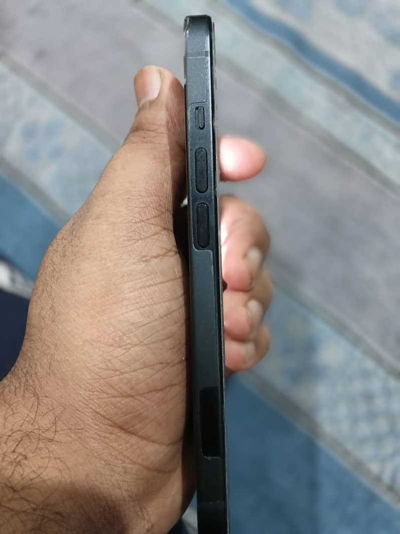Apple iPhone 15 5