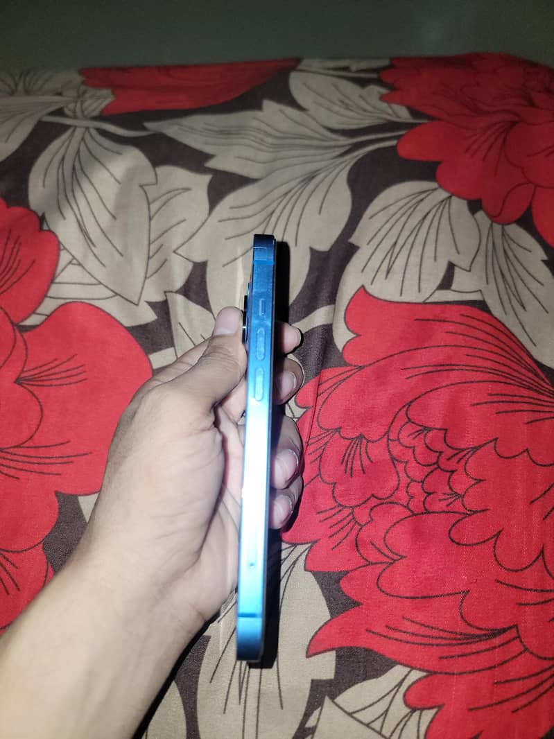 Apple iPhone 13 1