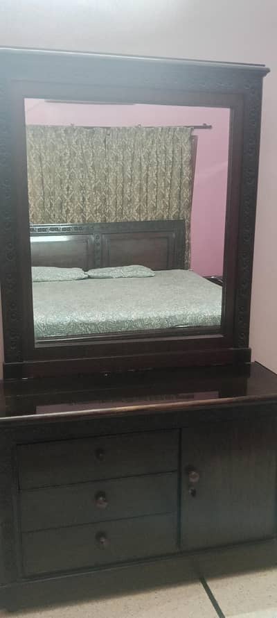 bed set, dressing table and 3 door cabord