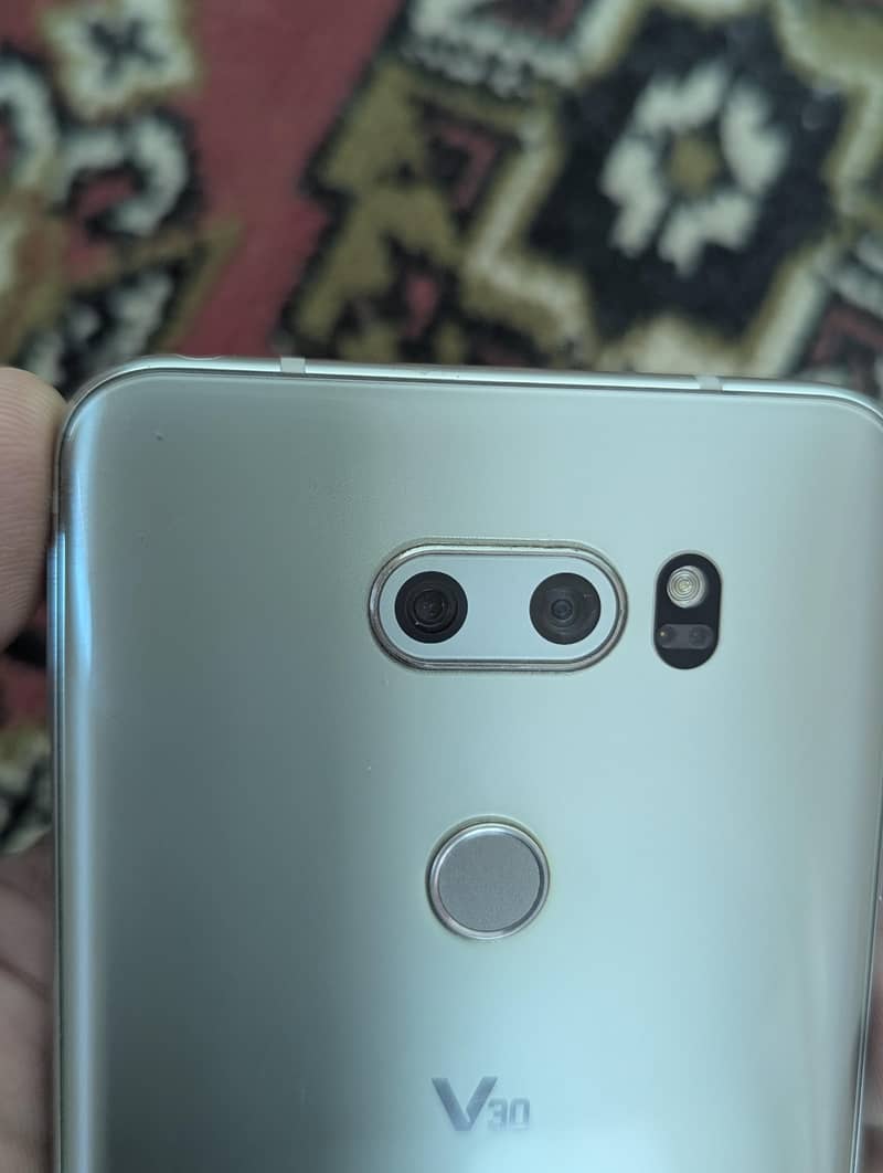 LG V30 4