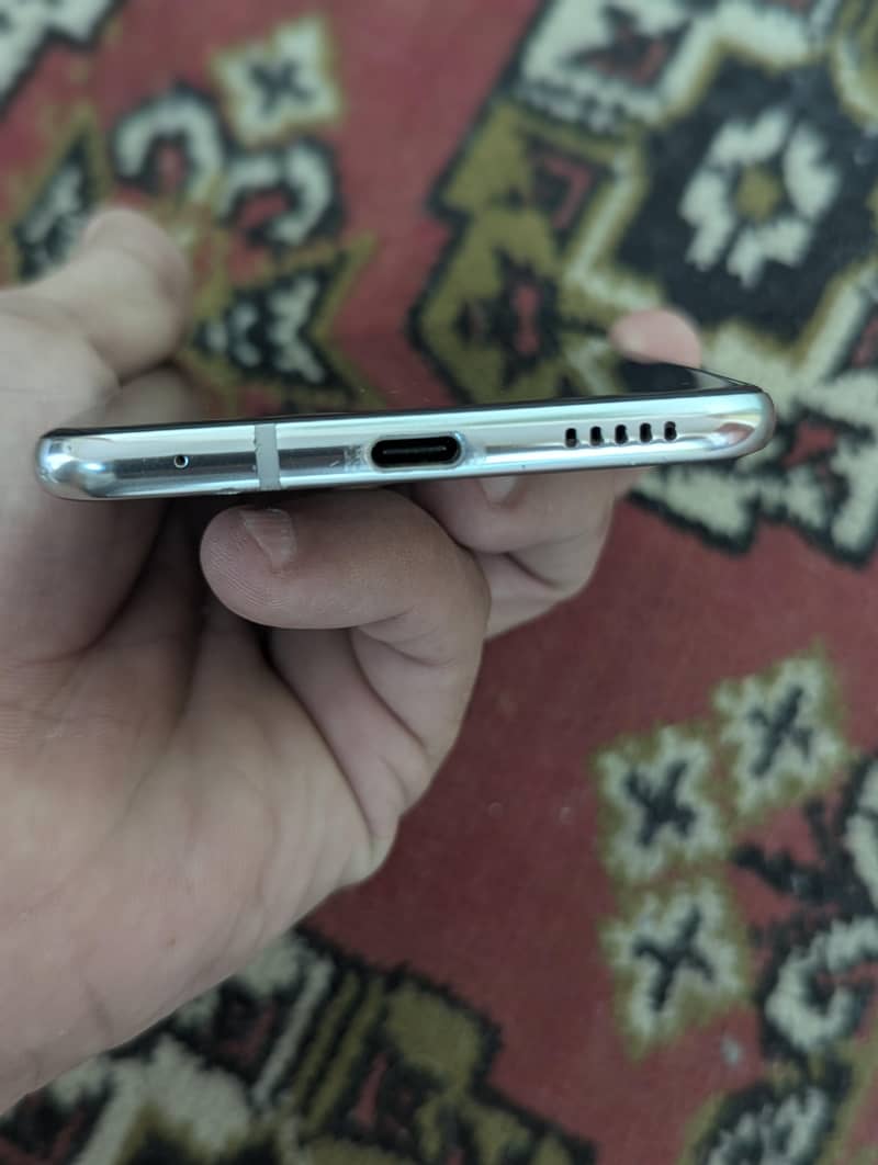 LG V30 8