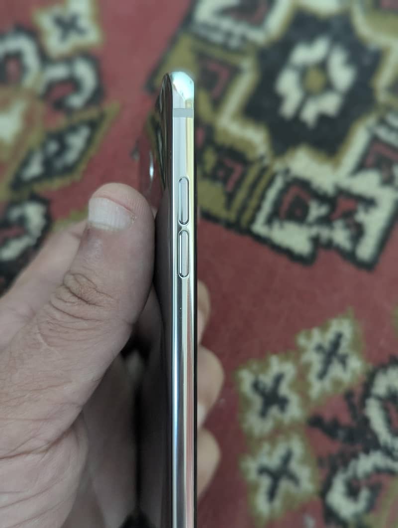 LG V30 9