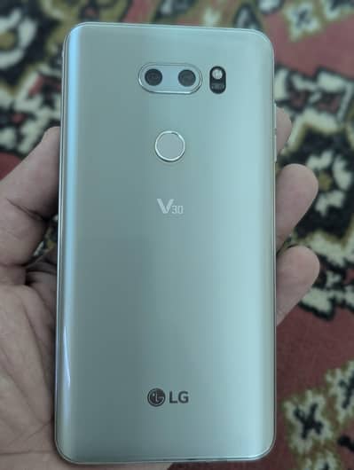 LG V30
