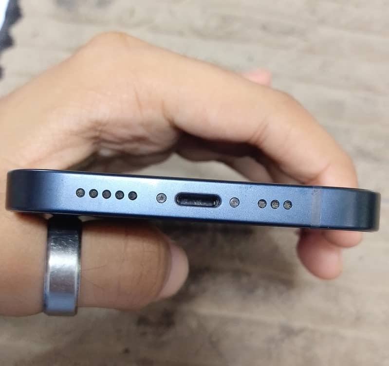 Apple iPhone 13 2