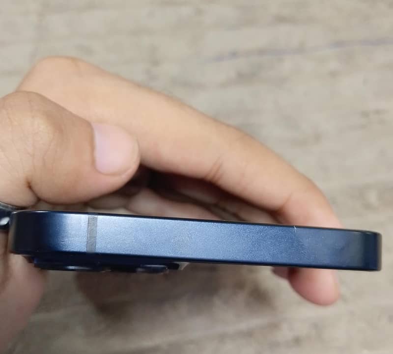 Apple iPhone 13 3