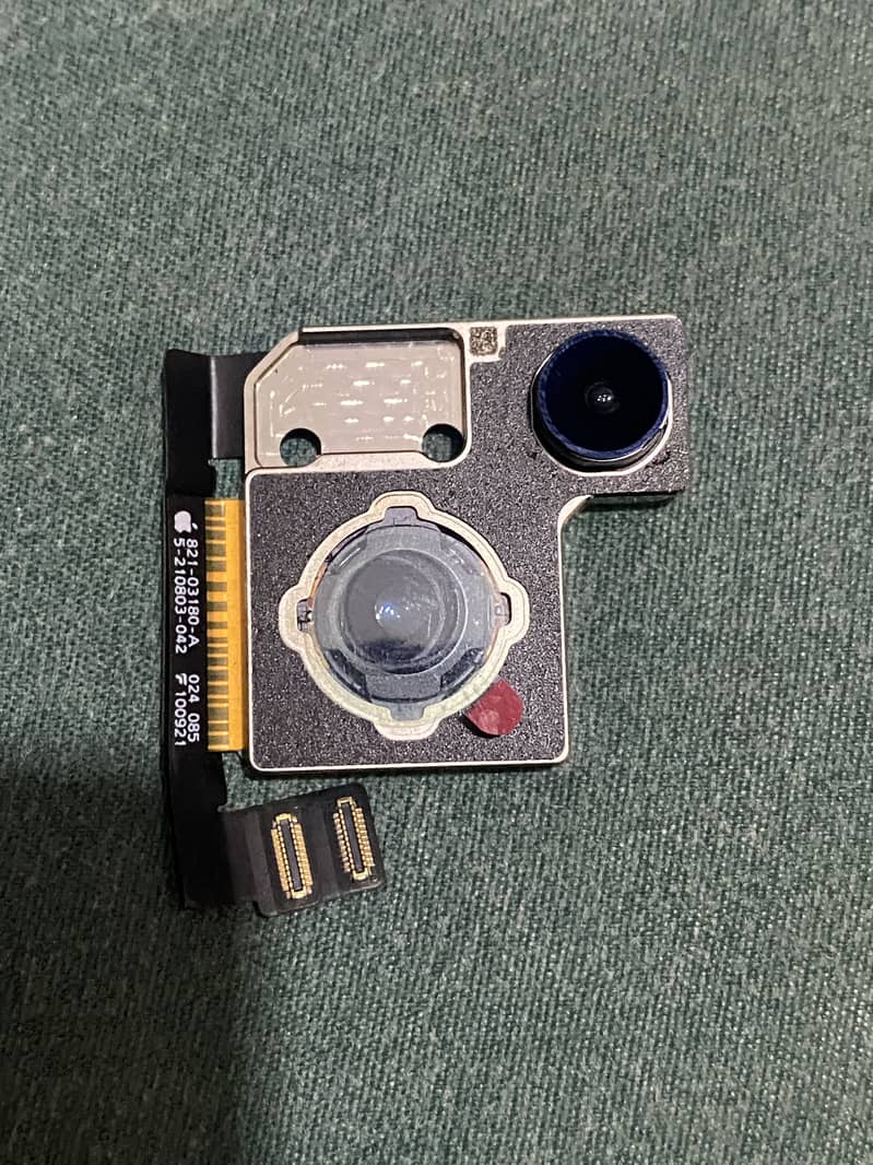 iPhone simple 13 cameras 0