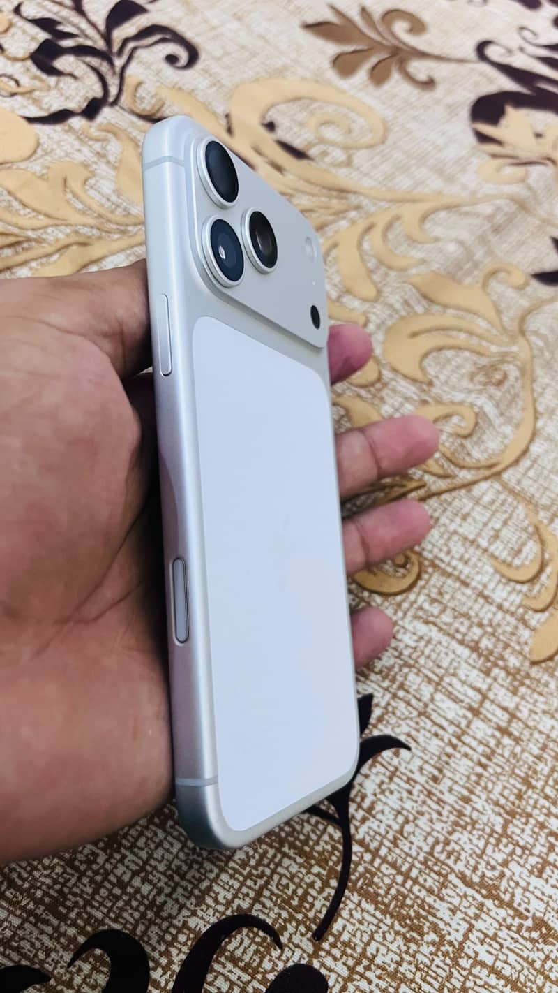 Apple iPhone 17 Pro Max 6