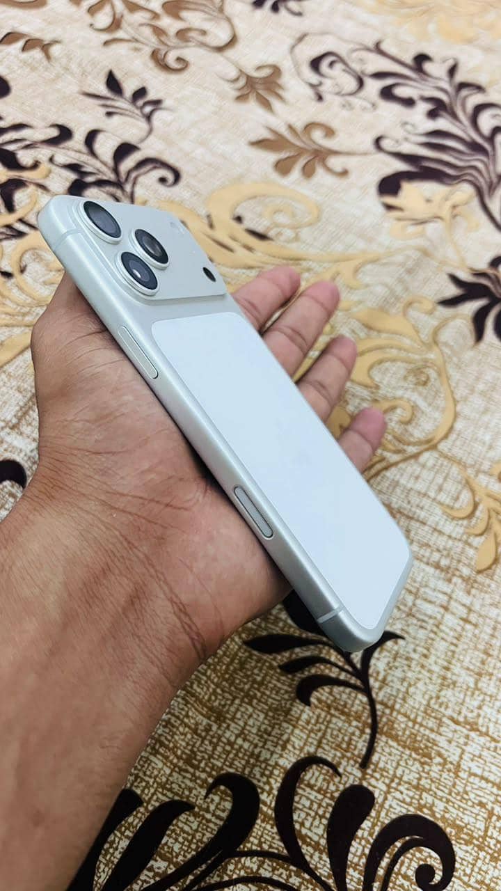 Apple iPhone 17 Pro Max 7