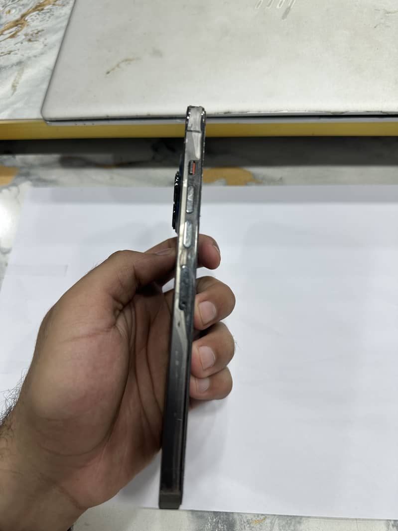 Apple iPhone 13 Pro Max 2