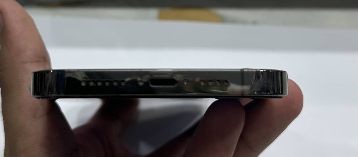 Apple iPhone 13 Pro Max 4