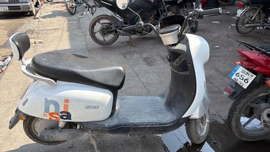 Evee nisa scooty