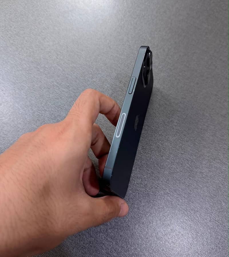 Apple iPhone 14 4
