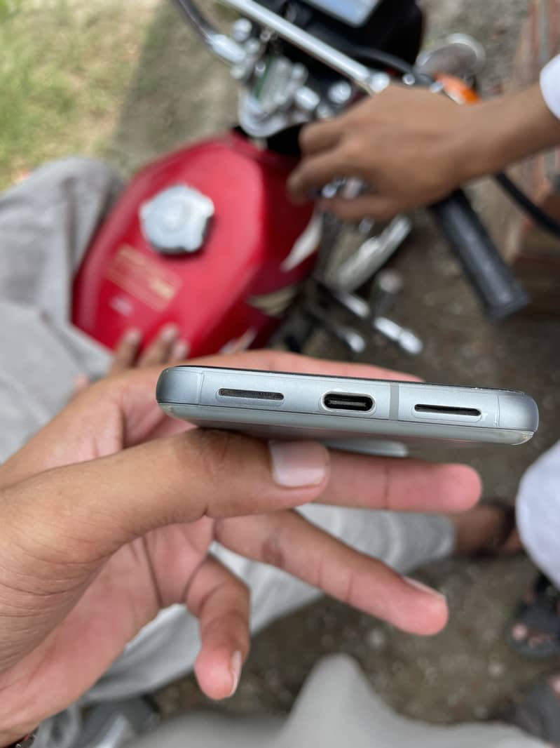 Google Pixel 8 5