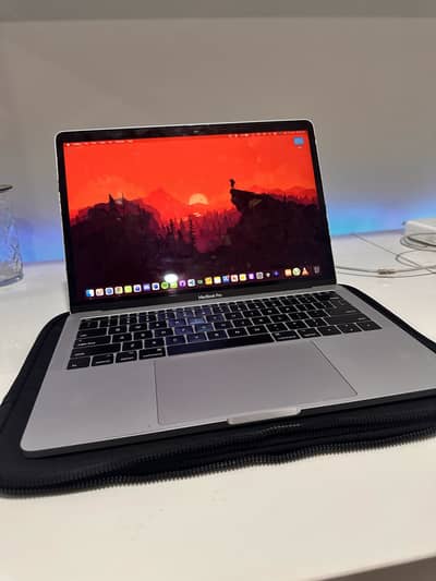 Apple Macbook Pro 13-inch 2017