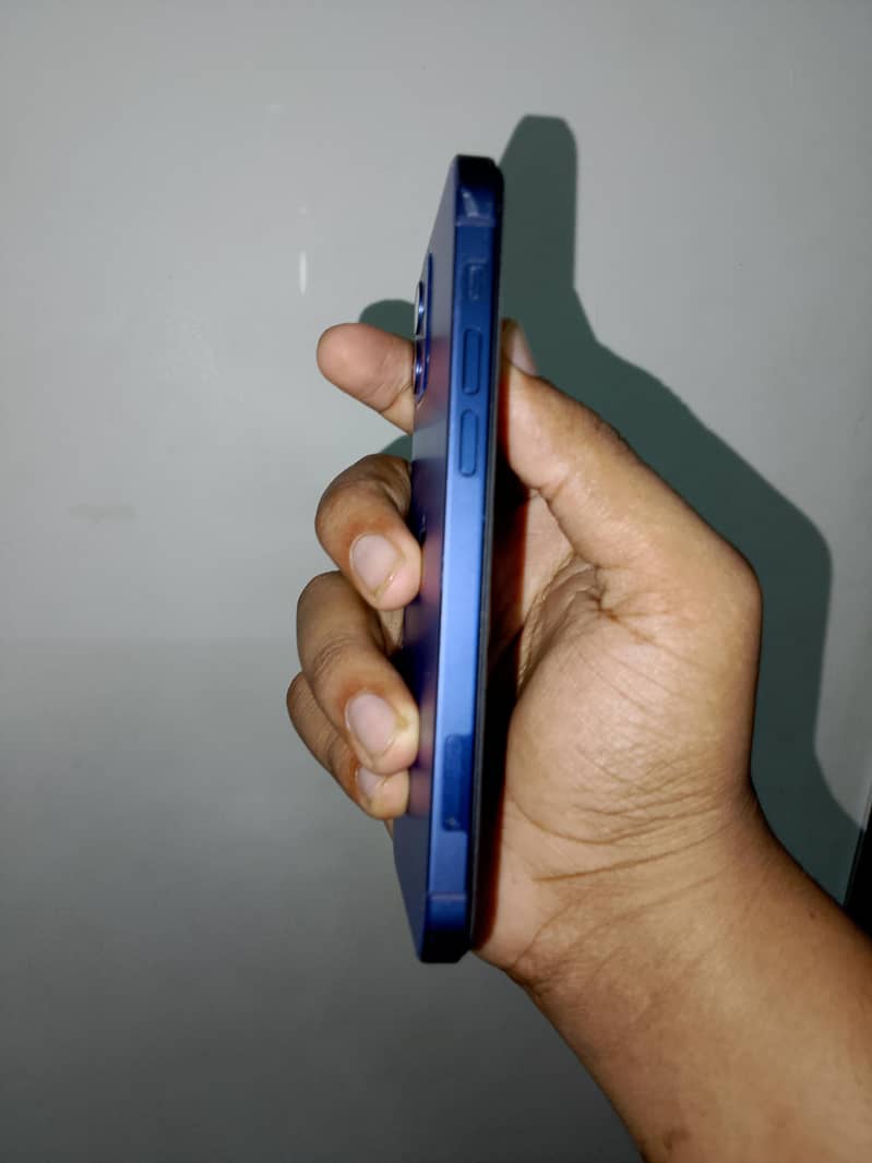 Apple iPhone 12 3