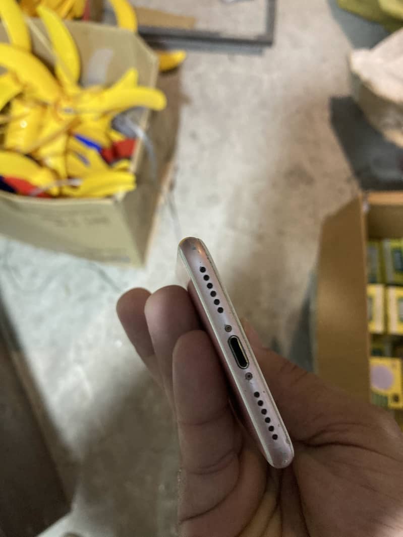 Apple iPhone 7 0