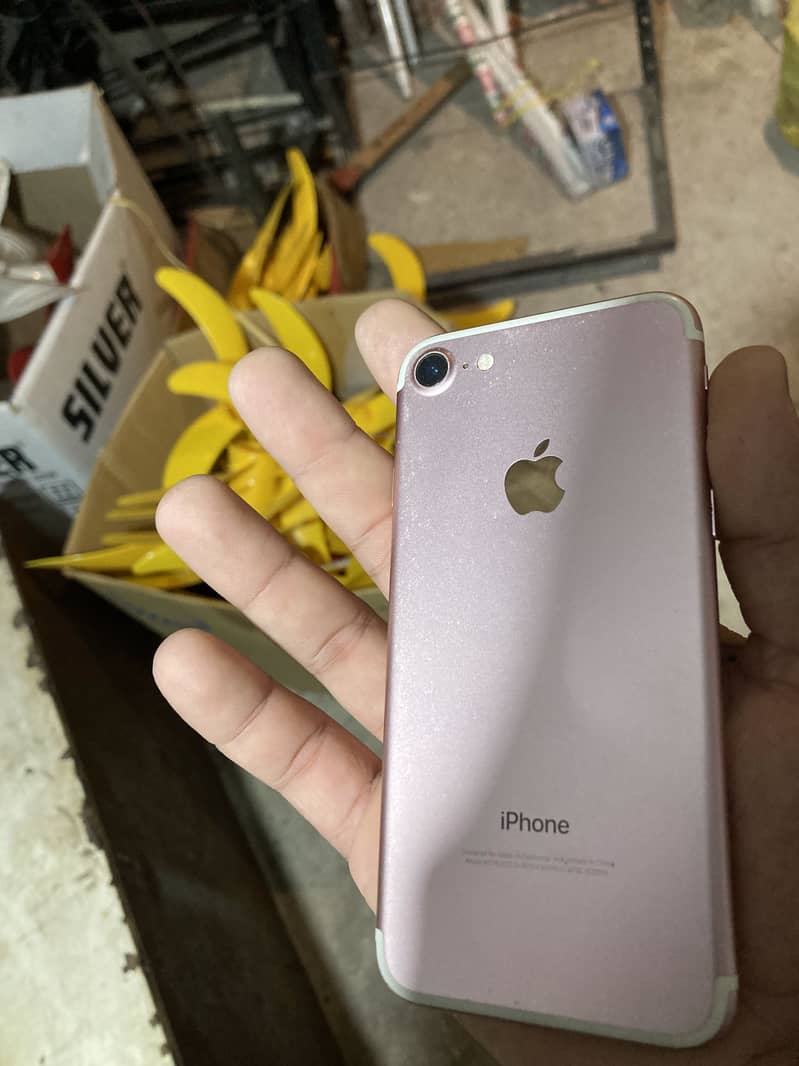 Apple iPhone 7 2