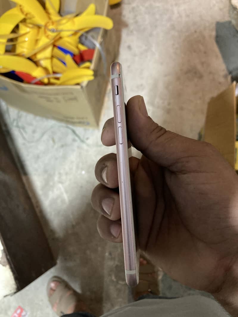 Apple iPhone 7 3
