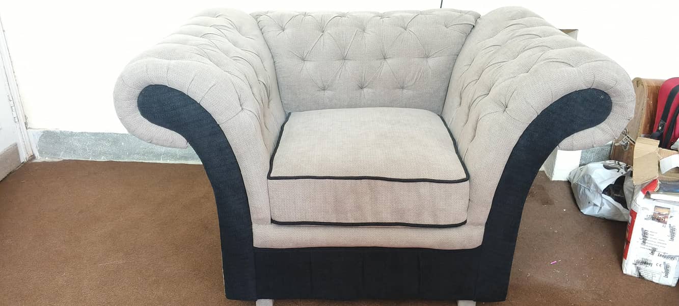 Good Condition Sofa Set 1
