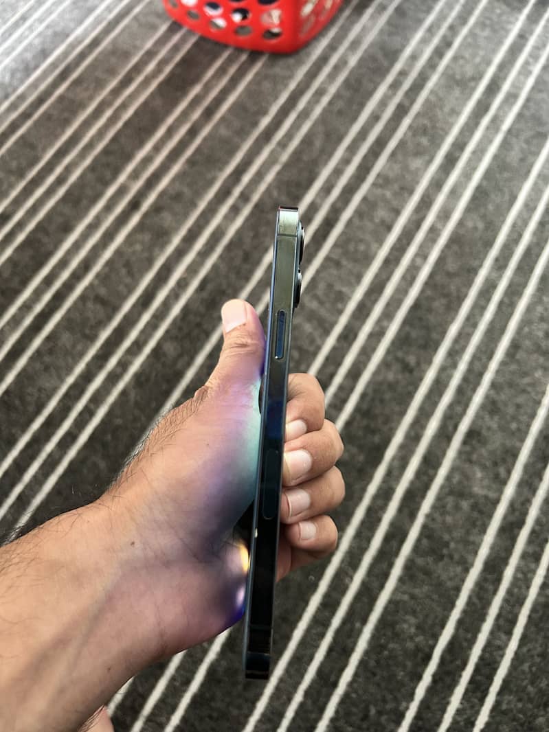 iPhone 12 Pro Max 4
