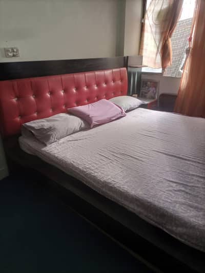 Selling My bed set in Good condition